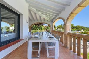 Balkón alebo terasa v ubytovaní Bonita stay B Light Piscina climatizada, bbq, wifi