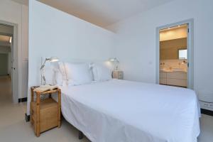 Posteľ alebo postele v izbe v ubytovaní Bonita stay B Light Piscina climatizada, bbq, wifi