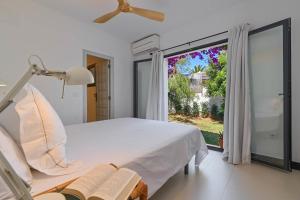 Posteľ alebo postele v izbe v ubytovaní Bonita stay B Light Piscina climatizada, bbq, wifi