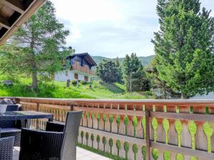 Vonkajšia záhrada v ubytovaní Chalet Chalet Larix by Interhome