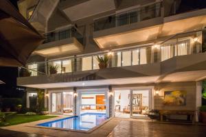 Kolam renang di atau dekat dengan L.A.H. Hostellerie