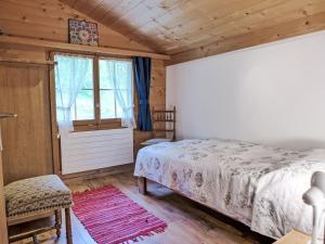 Ένα ή περισσότερα κρεβάτια σε δωμάτιο στο Apartment Chalet Kibou by Interhome