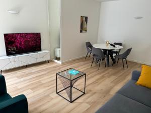TV a/nebo společenská místnost v ubytování VILLA SAN VITO - Lake Como