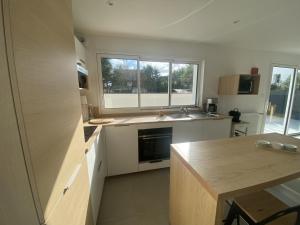 a kitchen with a sink and a counter top at L oeillet Blanc - Maison familiale in Quiberon +14 photos