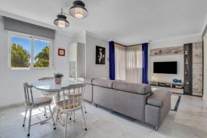 Televízia a/alebo spoločenská miestnosť v ubytovaní Edificio Granada by IVI Real Estate