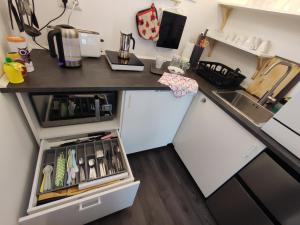 Kuchyňa alebo kuchynka v ubytovaní Levélke Mini Apartman
