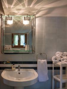 Koupelna v ubytování Traditional Luxury Villa ARMONIA