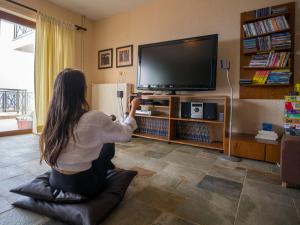 TV a/nebo společenská místnost v ubytování Traditional Luxury Villa ARMONIA