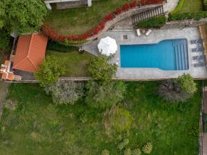 Bazén v ubytování Traditional Luxury Villa ARMONIA nebo v jeho okolí