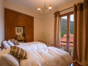Postel nebo postele na pokoji v ubytování Traditional Luxury Villa ARMONIA + 37 fotografií