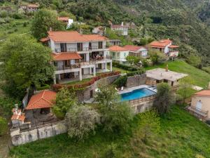 Bazén v ubytování Traditional Luxury Villa ARMONIA nebo v jeho okolí