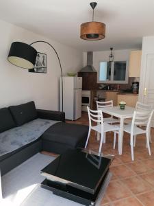 Kuchyň nebo kuchyňský kout v ubytování Pays Basque loue appartement F3 + 4 fotografie