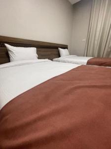 Tempat tidur dalam kamar di Lotus Hotel Cairo