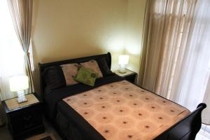 Postel nebo postele na pokoji v ubytování Eclipse Suite Guest Apartment