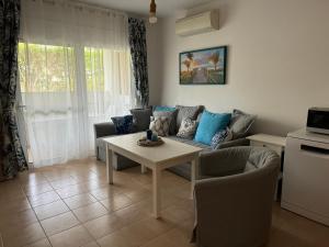 Posezení v ubytování Siviri Holiday Home