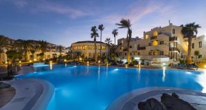 Bazén v ubytování Apartamentos Hesperia Bristol Playa nebo v jeho okolí