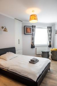 Postel nebo postele na pokoji v ubytování Apartament Szafirowy