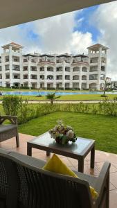 En balkon eller terrasse på résidence ASILAH BERALMAR + 22 billeder