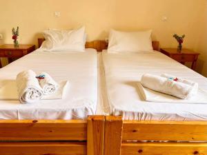 Letto o letti in una camera di KASTRO AGGELIKI