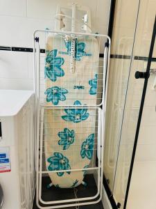 a towel rack in a kitchen with a refrigerator at 3 Zimmer modern Wohnung mit Netflix und küche in Celle +47 photos
