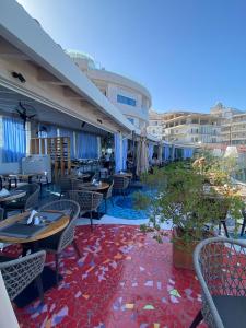 Piscina de la sau aproape de Superior Private Apartment at the Resort in Sarande