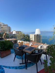 Peisaj natural din apropierea acestui apartament +67 fotografii