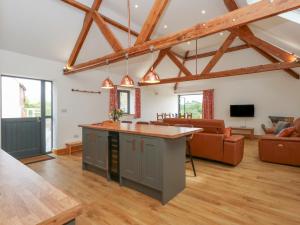 an open kitchen and living room with exposed beams at Swallows Nest in Sturminster Newton