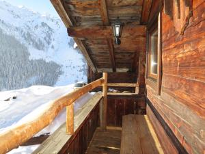 Un paisaje natural cerca del chalet de montaña