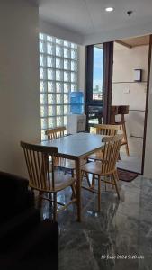 Modern 1Bedroom Condo,with heated Roofdeck pool by Mist and Pine的休息区