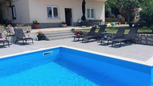 Bazén v ubytovaní Apartmani Šubert alebo v jeho blízkosti