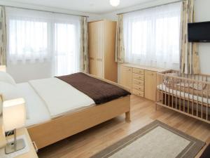 Ένα ή περισσότερα κρεβάτια σε δωμάτιο στο Holiday Home Schiestl by Interhome +24 φωτογραφίες