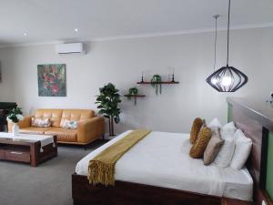 Postel nebo postele na pokoji v ubytování MyPond Stenden Hotel