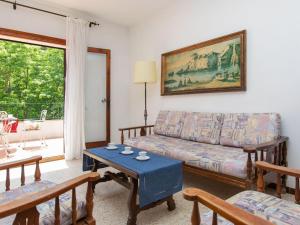 Posezení v ubytování Apartment S'Esquirols Nº2 by Interhome + 17 fotografií