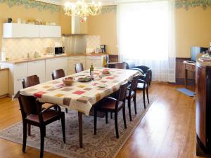 Η κουζίνα ή μικρή κουζίνα στο Holiday Home Lacapelle by Interhome