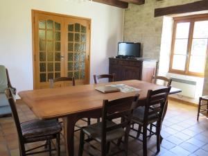 Un televizor și/sau centru de divertisment la Holiday Home La Bergerie de Durand by Interhome +14 fotografii