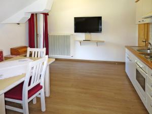 Kuchyň nebo kuchyňský kout v ubytování Apartment Heisenhaus-3 by Interhome