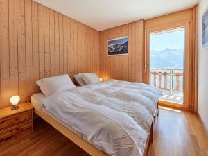 Postel nebo postele na pokoji v ubytování Apartment Les Cîmes 8 by Interhome