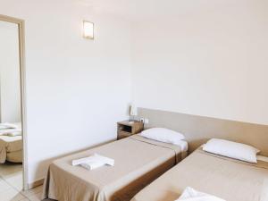 Ένα ή περισσότερα κρεβάτια σε δωμάτιο στο Apartment Club Benista T3 by Interhome