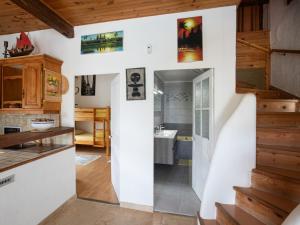 Dapur atau dapur kecil di Holiday Home Le Noyer by Interhome