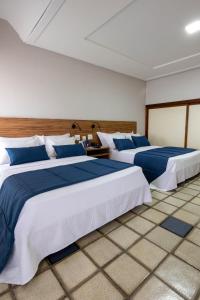 En eller flere senge i et værelse på Fiesta Bahia Hotel