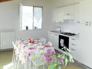Una cocina o cocineta en Apartment Luca - PRE171 by Interhome