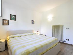 Giường trong phòng chung tại Apartment Casa Polla-1 by Interhome +40 ảnh