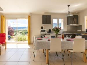 Kuchyň nebo kuchyňský kout v ubytování Holiday Home Les Hauts de Jallia by Interhome + 34 fotografií