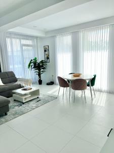 Khu vực ghế ngồi tại Neptun Velvet Residence