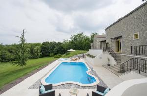 Piscina di Peaceful Villa with Pool & Sauna, La Casa di Kyra o nelle vicinanze