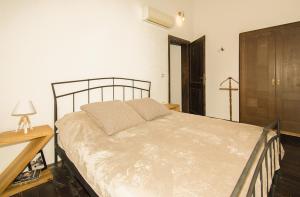 Letto o letti in una camera di Peaceful Villa with Pool & Sauna, La Casa di Kyra