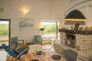 Area soggiorno di Peaceful Villa with Pool & Sauna, La Casa di Kyra