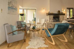 Area soggiorno di Peaceful Villa with Pool & Sauna, La Casa di Kyra
