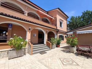 a building with a bench in front of it at M&R apartmani Rovinj in Rovinj