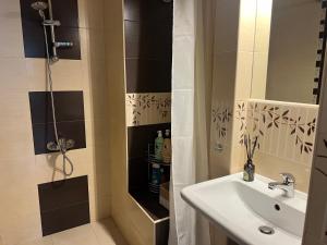 Ένα μπάνιο στο Brand NEW! 2BDR Lux Apartment RAYKO +22 φωτογραφίες